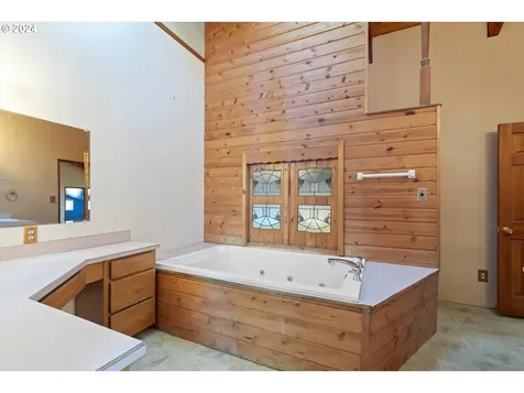 5228 NE Simpson Street Portland OR 97218