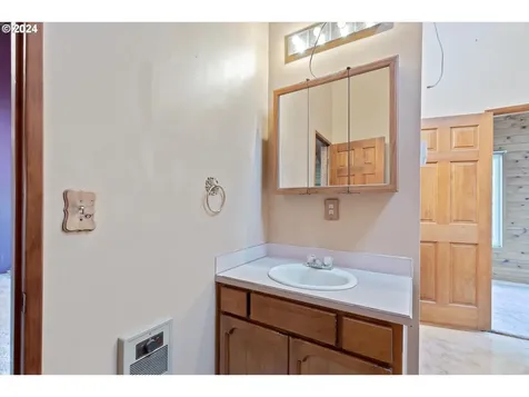 5228 NE Simpson Street Portland OR 97218