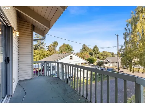 5228 NE Simpson Street Portland OR 97218
