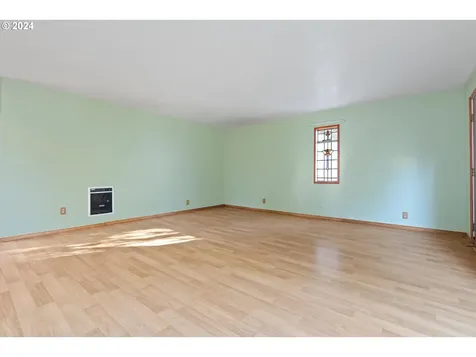 5228 NE Simpson Street Portland OR 97218