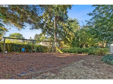 5228 NE Simpson Street Portland OR 97218