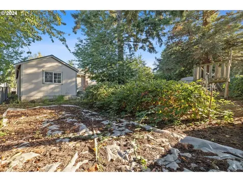 5228 NE Simpson Street Portland OR 97218
