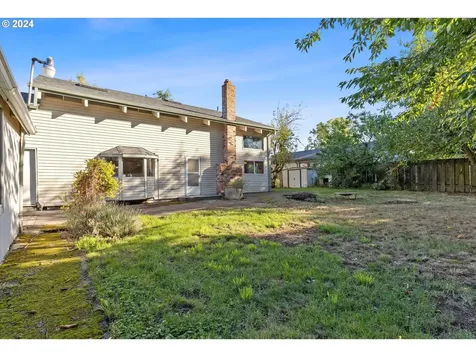 5228 NE Simpson Street Portland OR 97218