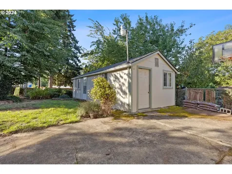5228 NE Simpson Street Portland OR 97218