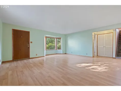 5228 NE Simpson Street Portland OR 97218