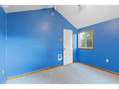 5228 NE Simpson Street Portland OR 97218
