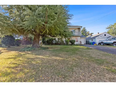 5228 NE Simpson Street Portland OR 97218