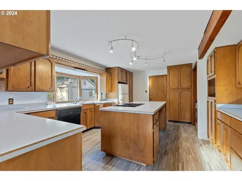 5228 NE Simpson Street Portland OR 97218