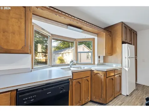 5228 NE Simpson Street Portland OR 97218