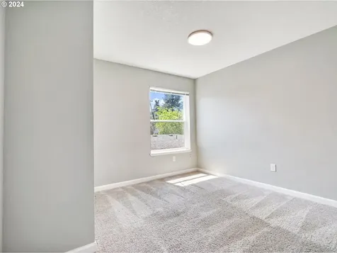 10033 N Lombard Street Portland OR 97203
