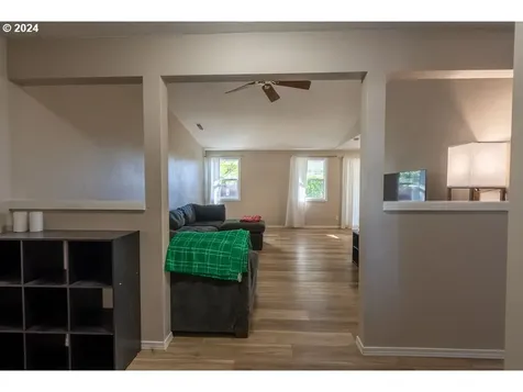 921 Blackbird Court Ne Salem OR 97301