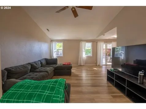 921 Blackbird Court Ne Salem OR 97301