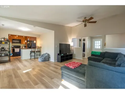 921 Blackbird Court Ne Salem OR 97301