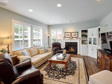 1380 Ranier Loop NW Salem OR 97304