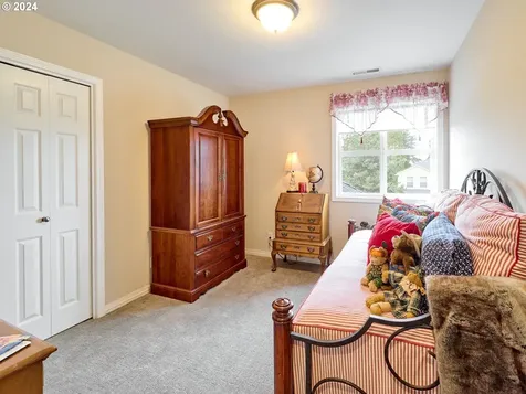 1380 Ranier Loop NW Salem OR 97304