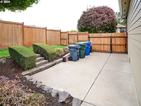 1380 Ranier Loop NW Salem OR 97304