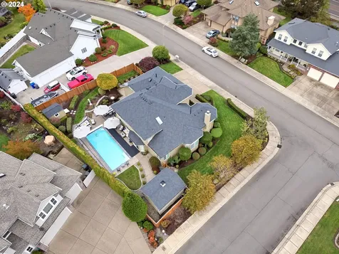 1380 Ranier Loop NW Salem OR 97304