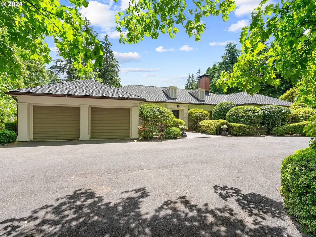1386 S Military Road Portland OR 97219