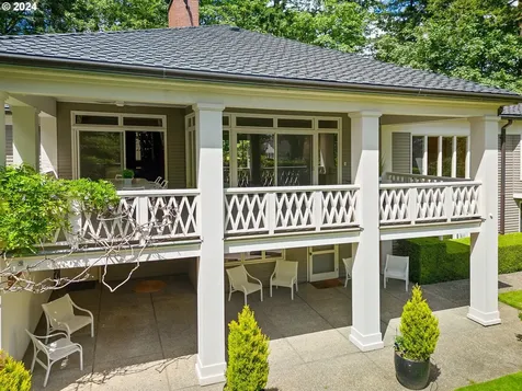 1386 S Military Road Portland OR 97219
