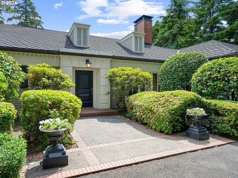1386 S Military Road Portland OR 97219