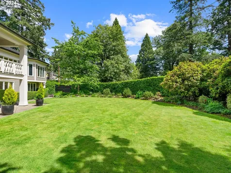 1386 S Military Road Portland OR 97219