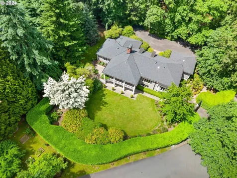 1386 S Military Road Portland OR 97219