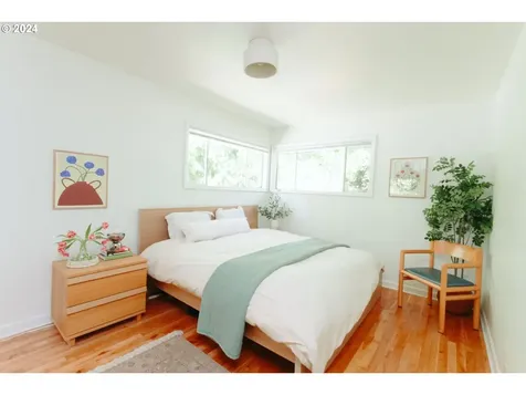 8938 Sw 15th Avenue Portland OR 97219