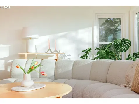 8938 Sw 15th Avenue Portland OR 97219