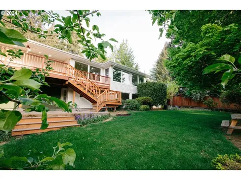 8938 Sw 15th Avenue Portland OR 97219