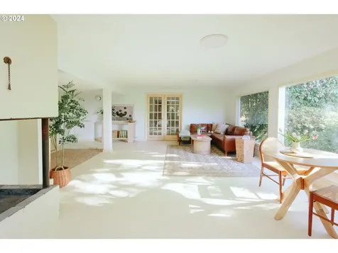 8938 Sw 15th Avenue Portland OR 97219