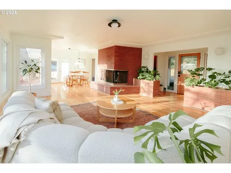 8938 Sw 15th Avenue Portland OR 97219