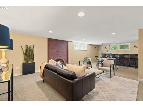7427 SE Reed College Place Portland OR 97202