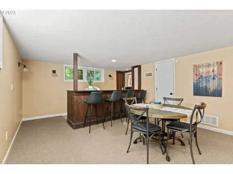 7427 SE Reed College Place Portland OR 97202