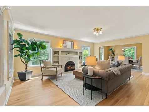 7427 SE Reed College Place Portland OR 97202