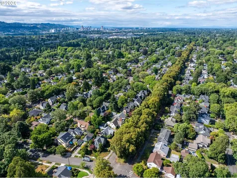 7427 SE Reed College Place Portland OR 97202