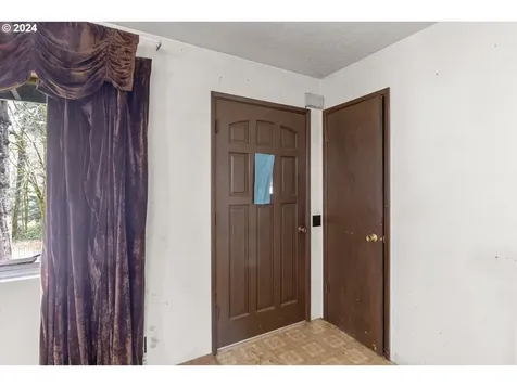 521 7th Street Glendale OR 97442