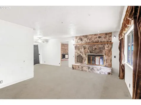 521 7th Street Glendale OR 97442