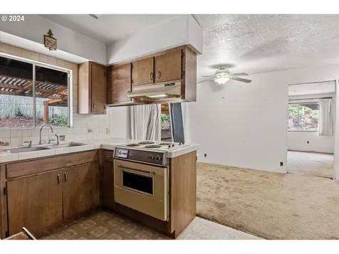 521 7th Street Glendale OR 97442