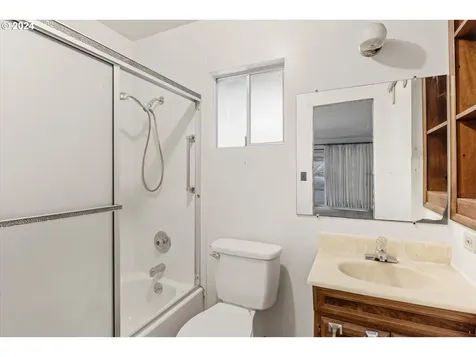 521 7th Street Glendale OR 97442