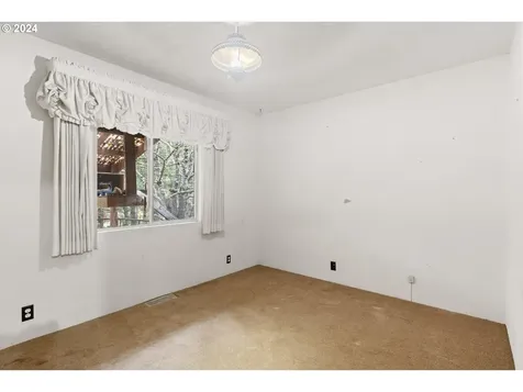 521 7th Street Glendale OR 97442