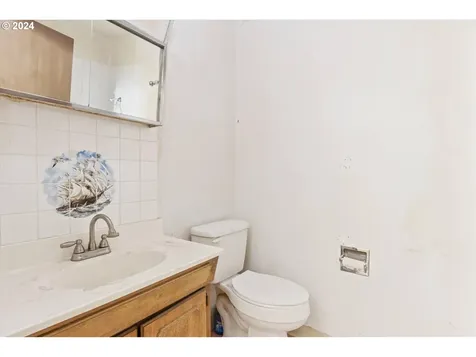 521 7th Street Glendale OR 97442