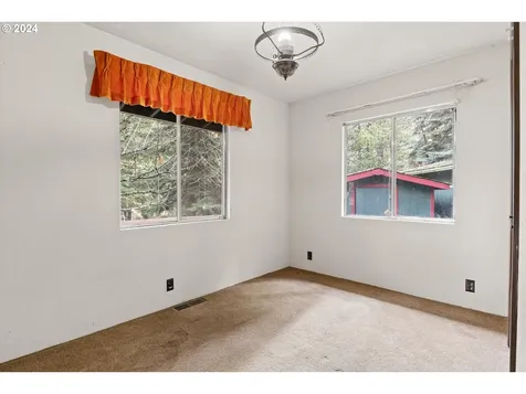 521 7th Street Glendale OR 97442