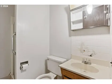 521 7th Street Glendale OR 97442