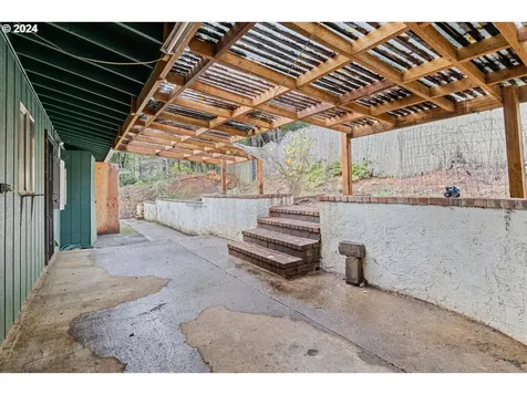 521 7th Street Glendale OR 97442