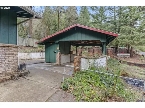 521 7th Street Glendale OR 97442