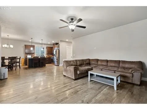 330 SE Regan Hill Loop Estacada OR 97023