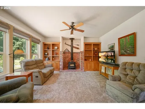 21051 Jenny Marie Lane NE Aurora OR 97002