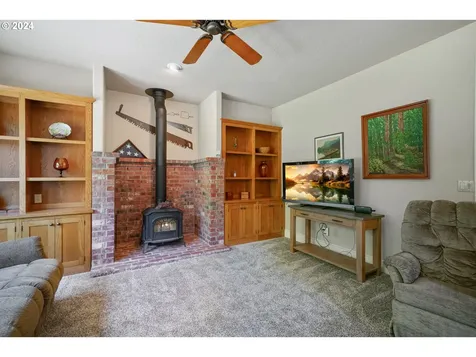 21051 Jenny Marie Lane NE Aurora OR 97002