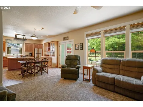 21051 Jenny Marie Lane NE Aurora OR 97002