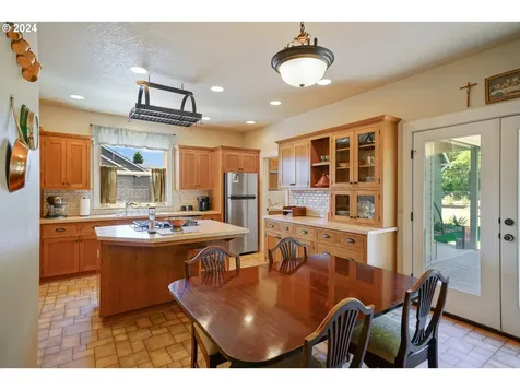 21051 Jenny Marie Lane NE Aurora OR 97002